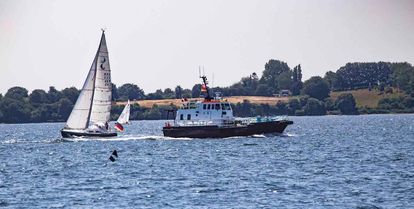 Færge Thjalfe på Flensborg fjord lige foran Holnis i retning Egernsund